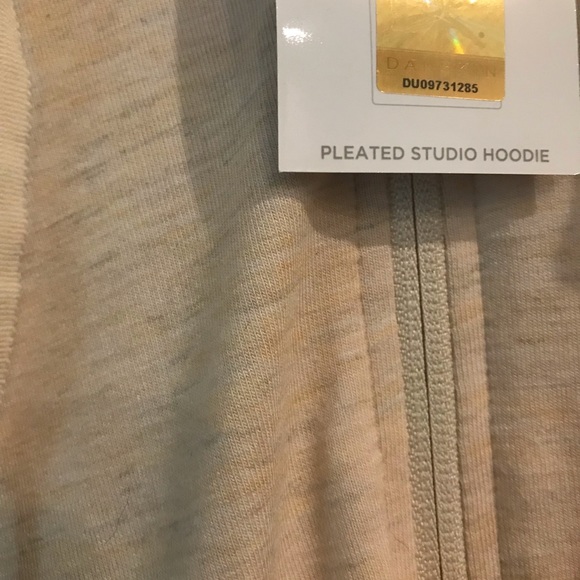 New Danskin Women’s sustainable pleated XXL studio hooded sweatshirt sweater - Picture 6 of 6